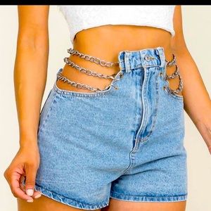 Women side chain shorts